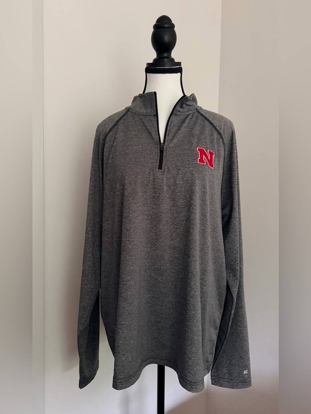 Nebraska Cornhuskers NWOT Colosseum Men’s 1/4 Zip Pullover Gray L